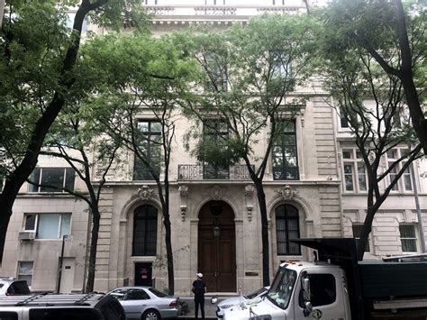 Jeffrey Epsteins New York Mansion Could Set Townhouse Record In Sale