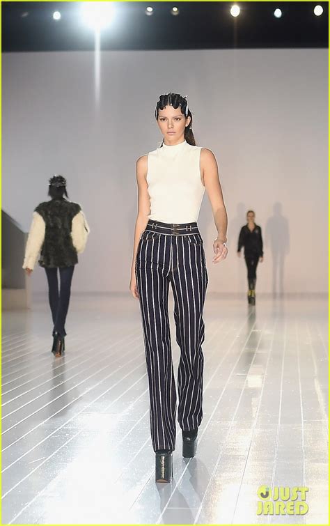 Kendall Jenner Rules The Runway For Marc Jacobs Nyfw Show Photo 3583089 Ashley Benson