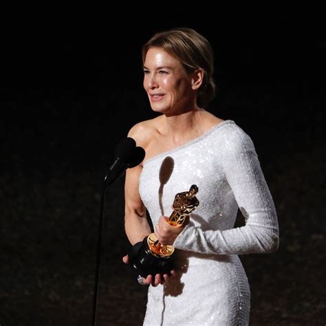 Renee Zellweger Accepts The Oscar For Best Actress For Judy At The 92nd Academy Awards 📷