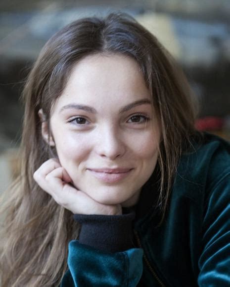 Classify French Actress Lola Le Lann