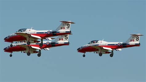 Snowbirds touching down | Touching down at YYZ. CT-114 Tutor… | Flickr