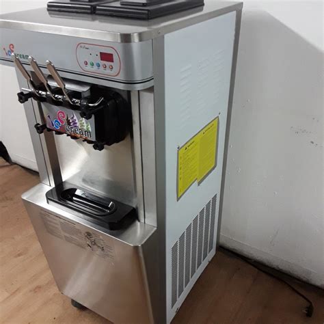 New L22b Freestanding Ice Cream Machine 54cmw X 67cmd X 136cmh H2