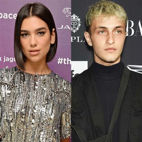 Desde duras pesas hasta una sensacional bachata conoce lo que hace sylvester stallone, miguel ángel silvestre, salma hayek y dua lipa. Sind Dua Lipa und Anwar Hadid als Paar zusammen?