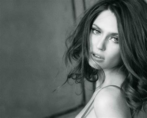 Beauty Italian Model Bianca Balti Wallpaper 1280x1024 18833