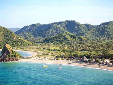 Enjoy The Sensation Of 5 Beautiful Beaches In Mandalika ⋆ Travellingtoasia