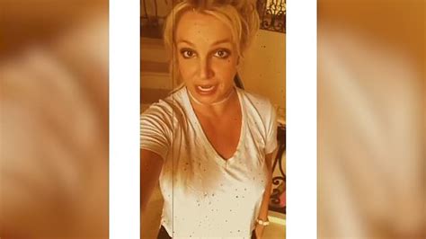 Britney Spears Tells Fans To Message Her Amid Coronavirus Crisis Metro News