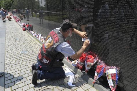 40 Years Later Vietnam Veterans Memorial Stands As Lasting Statement On War And Remembrance