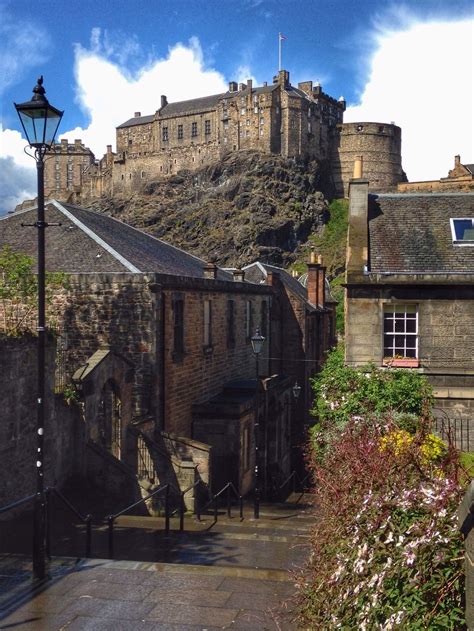 The Vennel Edinburgh Scotland Love This View Of The Castle From The