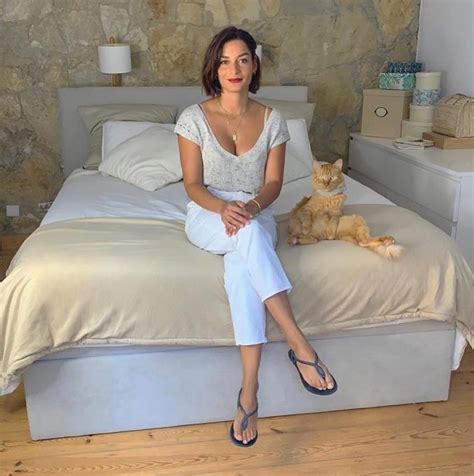 Em 2020 anunciou a sua candidatura à presidência da república nas eleições presidenciais de 2021, pelo partido popular monárquico. Marta Faial vai subir ao altar! A atriz está noiva de ...