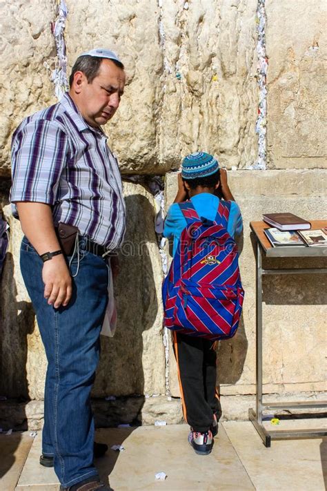 Descubra jerusalem people imágenes de stock en hd y millones de otras fotos, ilustraciones y vectores en stock libres de regalías en la colección de shutterstock. Colors of Israel editorial photo. Image of jewish ...