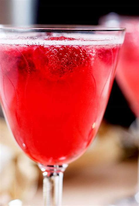 christmas cocktail recipes 11 christmas cocktail recipe ideas — eatwell101