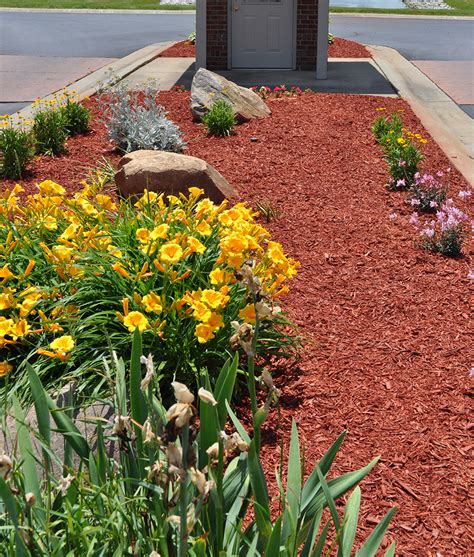 32 Red Mulch Landscape Ideas Garden Design