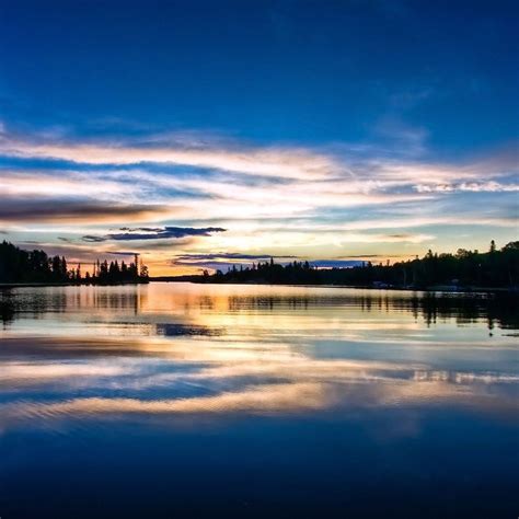 Lake Reflecting The Evening Sky Ipad Wallpapers Free Download