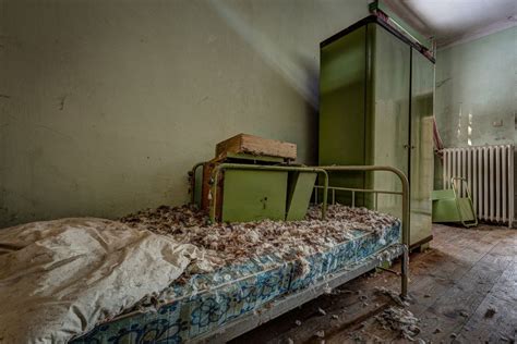 Eerie Photos Of The Worlds Grandest Abandoned Hotels Photos Image