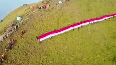 Peralatan pribadi wajib pendakian gunung (2020). 17 Agustus 2020, Bendera Merah Putih 1000 Meter Bakal ...