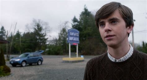 How To Dress Like Norman Bates Bates Motel Tv Style Guide