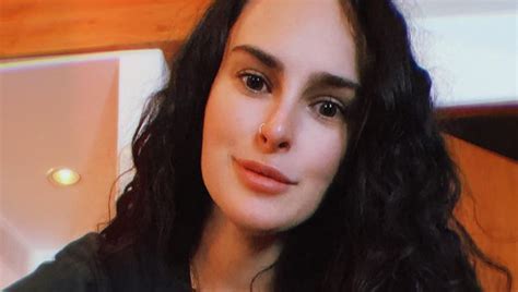 demi moore s daughter rumer willis stuns on bed in lingerie the blast