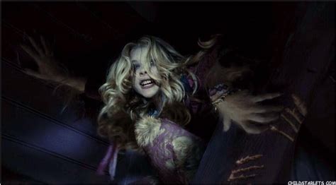 Chloë Grace Moretz as Werewolf Carolyn Stoddard in Dark shadows