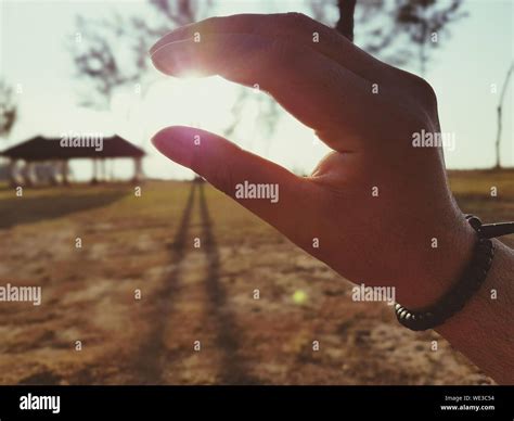 Optical Illusion Hand Holding Sun Hi Res Stock Photography And Images