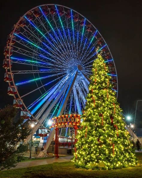 The Branson Ferris Wheel Is A Top Branson Missouri Attraction Christmas