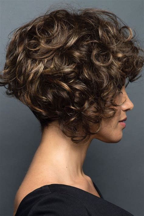 2022 haircuts for curly hair