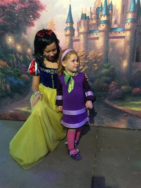 See more ideas about disney costumes, costumes, easy disney costumes. Daphne from Scooby Doo costume giving Snow White a hug. | Halloween costumes for kids, Diy ...