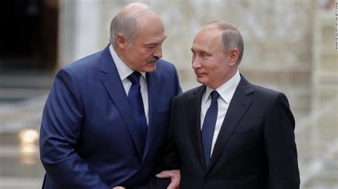 Lukaschenko will, wie er sagte, mit putin über die folgen der sanktionen der eu und der usa sprechen, die weißrussland wirtschaftlich zu. Belarus sagt, es sei eine Verhaftung russischer Söldner ...
