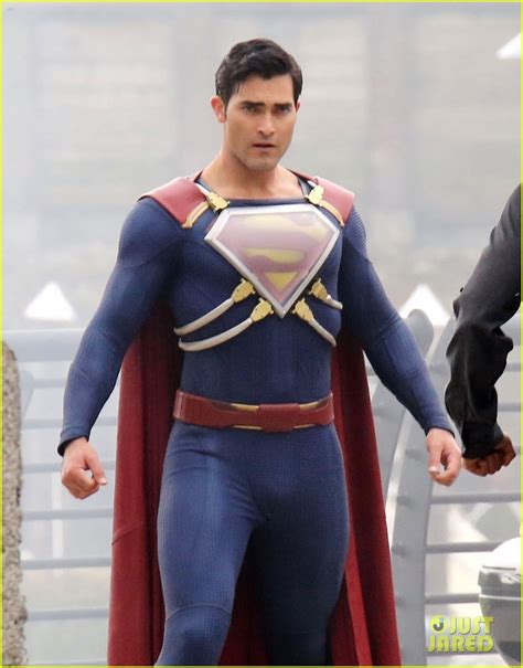 Tyler Hoechlin Gets New Armor For Superman Suit On Supergirl Photo