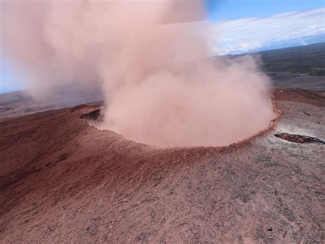 A View Of Puu Oo The Crater On Kilauea Volcano Shortly After A