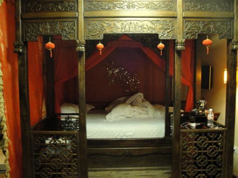 Most of china's antique furniture is hall furniture. Beautiful Traditional Chinese Bed - Picture of Double ...