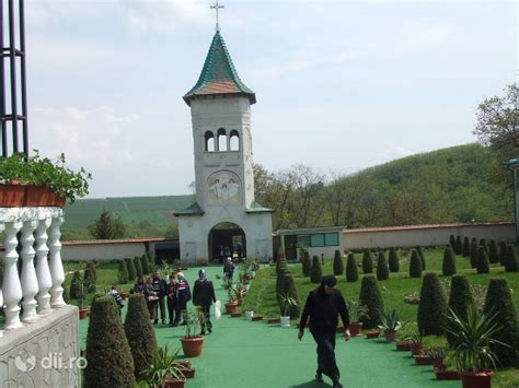 Mănăstirea Moreni Din Deleni Obiective Turistice Vaslui Deștepțiro