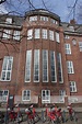 Hamburg am 21.3.2021: Treppenhalle von außen des Hauptgebäudes der ...