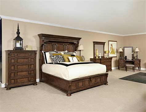 Whether you need bedroom furniture to outfit an entire master suite or you're just in the market for a single piece, choose furnishings that coordinate well while offering comfort. Broyhill Lyla™ Mansion Bedroom Set in Dak Spice
