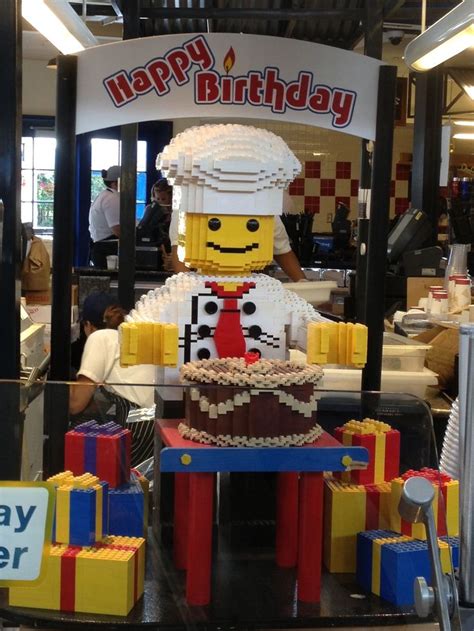 Legoland Happy Birthday Sign Mini Figure And Cake