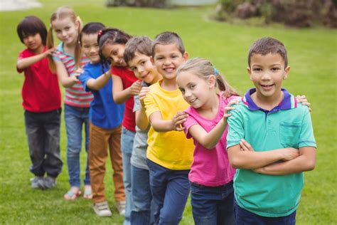 Su práctica fomenta la adquisición de valores, actitudes y normas necesarias para una adecuada convivencia. Juegos recreativos para niños: +8 Divertidas actividades ...