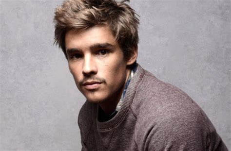 Drool Over Brenton Thwaites Whos The Bringing Nightwing To Tv