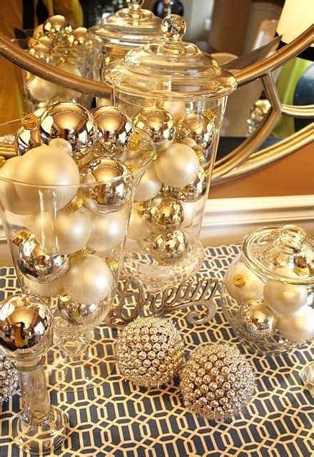 Related searches for gold and silver decor: 44 Refined Gold And White Christmas Décor Ideas - DigsDigs
