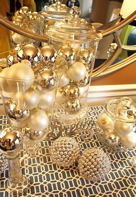 Shop shelves, unique hooks, faux wreaths, wall sculptures, hangings and vases. 44 Refined Gold And White Christmas Décor Ideas - DigsDigs