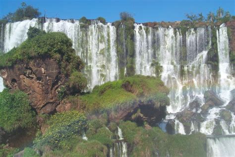 P0001358 Argentina Iguazu Falls Shields Around The World