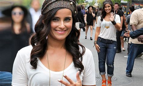 Nelly Furtado Shows Off Her Curvacious Figure In Skin Tight Jeans Daily Mail Online