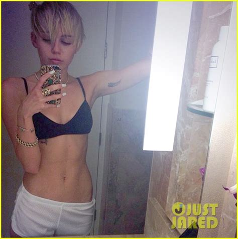 Photo Miley Cyrus Shows Off Longer Hair While Posing In Bra 03 Photo
