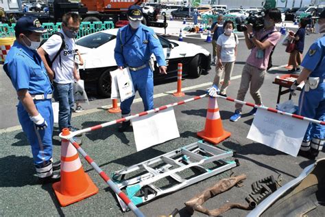 高速道路の落下物にご注意 栃木県警などSAで広報活動県内主要 社会 速報下野新聞デジタルニュース下野新聞デジタル