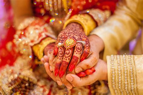 Indian Wedding Couple Pictures Download Free Images On Unsplash