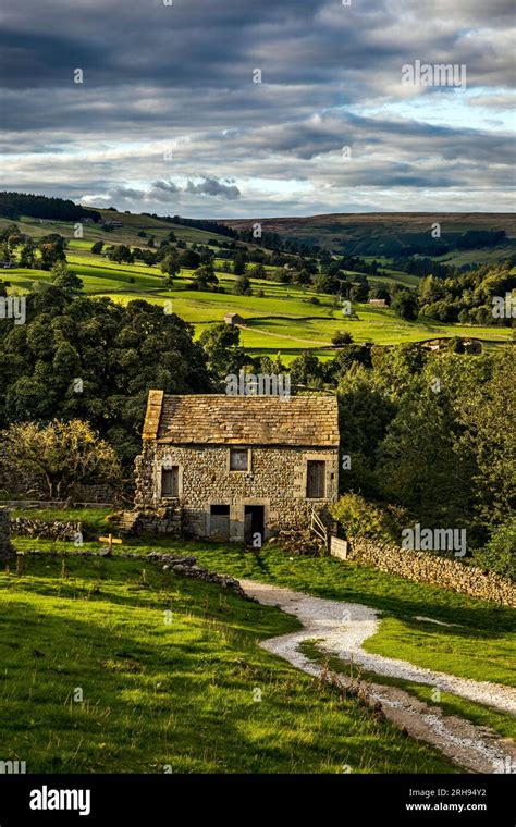 Barn Yorkshire Dales Hi Res Stock Photography And Images Alamy