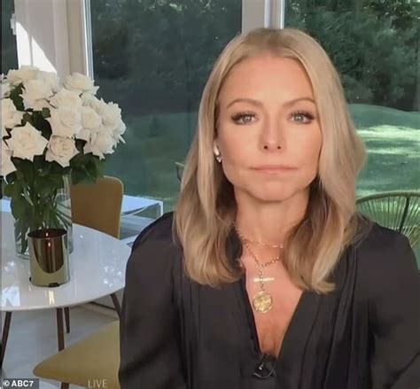 Kelly Ripa Tears Up As She Recalls Learning About Regis Philbins Death