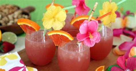 While piña coladas can be shaken or stirred, this shaken recipe is a more recent adaptation of the original frozen piña colada from the 1950s. Peach Schnapps Pineapple Juice Coconut Rum Recipes | Yummly