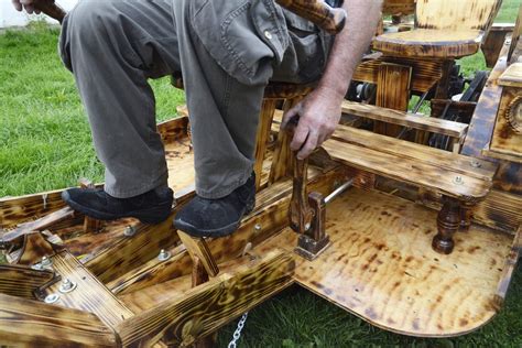 Nagyítás Fából készített choppert egy tiszaörsi férfi fotók hvg hu