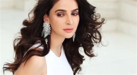 Saba Qamar Turns Her Diva Mode On In Dance Video