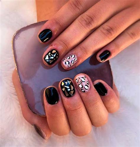 The Cutest Short Black Nails That Will Suit All Tastes