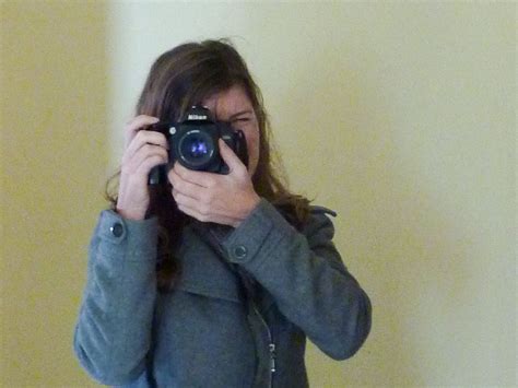 How to Take Hand Held Pictures Indoors Without Flash: 4 Steps